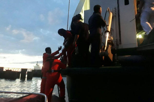 Prom uderzył w budynek portowy