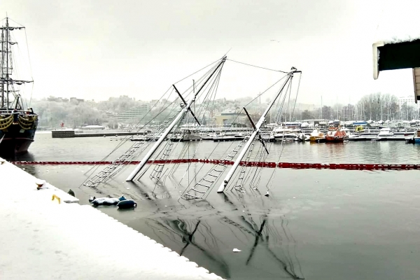 W gdyńskiej marinie ruszyła akcja wydobycia Knudla