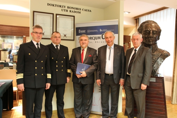 Konsorcjum COP - Tradycja, Obronność rozszerzone o akademie morskie