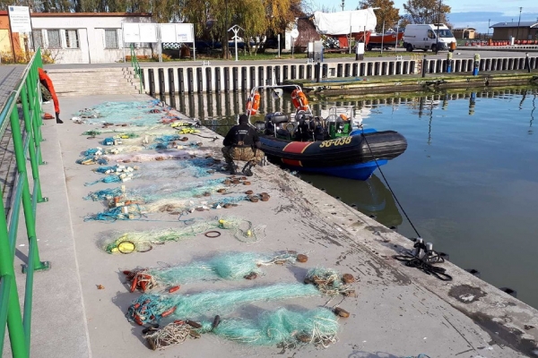 Dwa kilometry sieci na zamkniętym akwenie