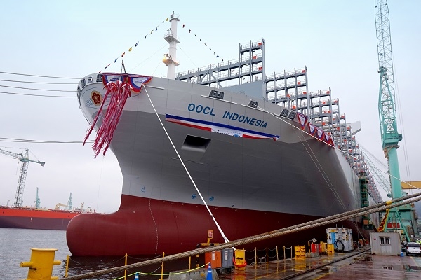 Ochrzczono ostatni z serii sześciu niemal 400-metrowych kontenerowców dla OOCL 