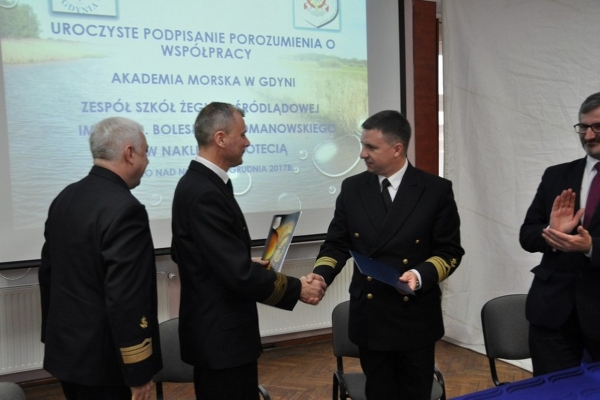 Akademia Morska w Gdyni będzie współpracować z Zespołem Szkół Żeglugi Śródlądowej...