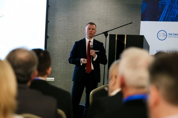 Jakubowski: Program rozbudowy terminalu nabiera tempa