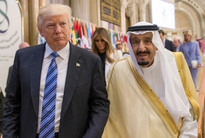 Trump: Król Arabii Saudyjskiej zgodził się na zwiększenie wydobycia ropy...