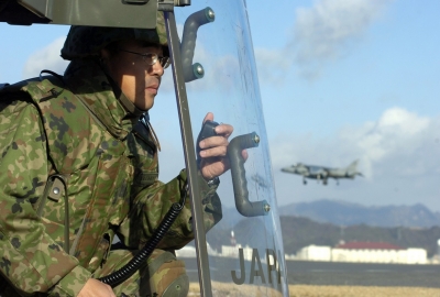 Japonia uruchamia piechotę morską, by bronić się przed potencjalnym atak...