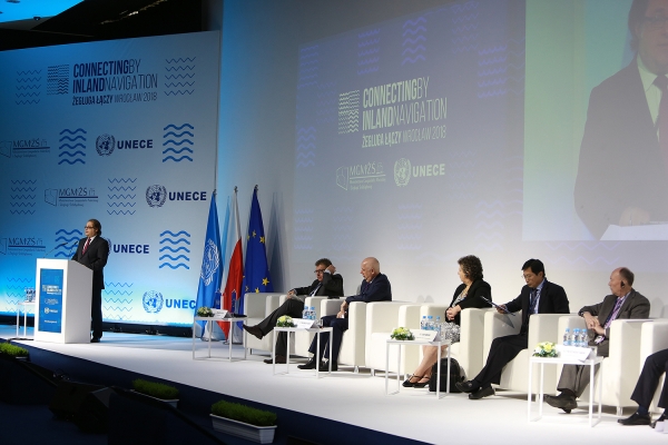 Żegluga łączy we Wrocławiu. Pierwsza w Polsce międzynarodowa konferencja o żegludze śró...