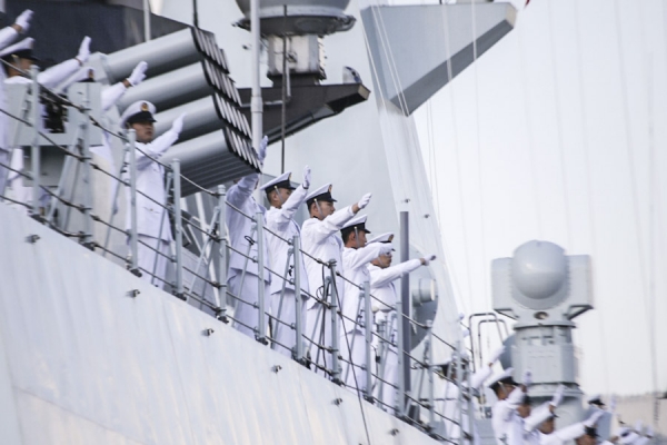 Chiny: Wielka parada marynarki wojennej i zapowiedź manewrów w Cieśninie Tajwańskiej...