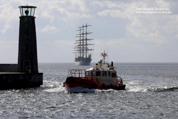 Dar Młodzieży wrócił do macierzystego portu