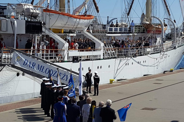 Abp Głódź: Dar Młodzieży wyrusza w rejs, by być ambasadorem Rzeczypospolitej