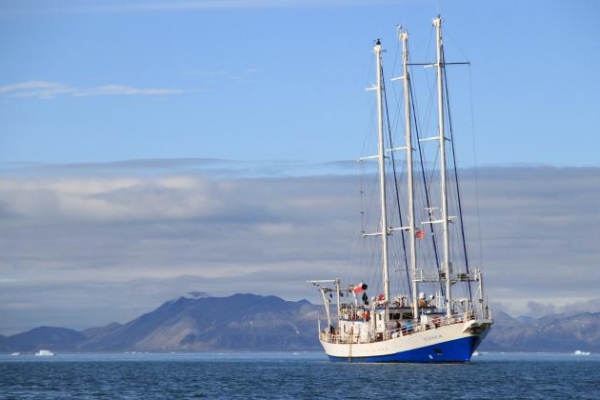 Polski statek badawczy Oceania zaplątał się w sieci-widma; pomogli Norwedzy