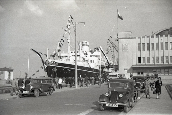 Bandera z MS Piłsudski na Dzień Flagi