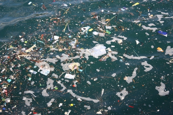 W. Brytania: Rząd planuje zakaz sprzedaży plastikowych słomek i patyczków do uszu