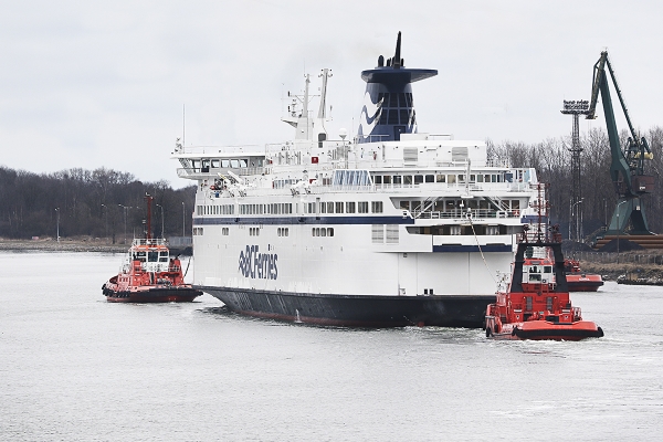 Przebudowany w stoczni Remontowa SA prom na LNG w drodze do Kanady