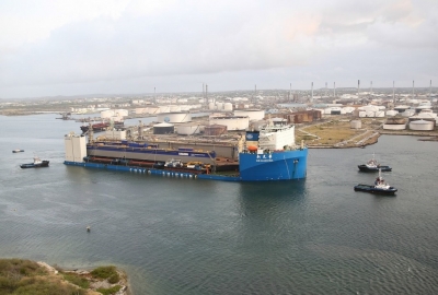 Pływające doki dotarły do stoczni Damen Shiprepair Curaçao [VIDEO]