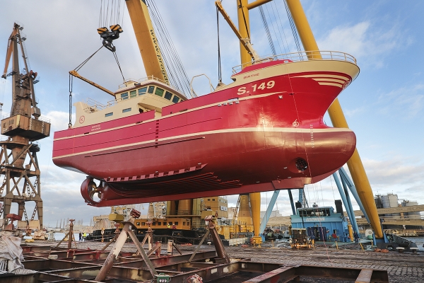 Wodowanie statku rybackiego przez spółkę Stal-Rem