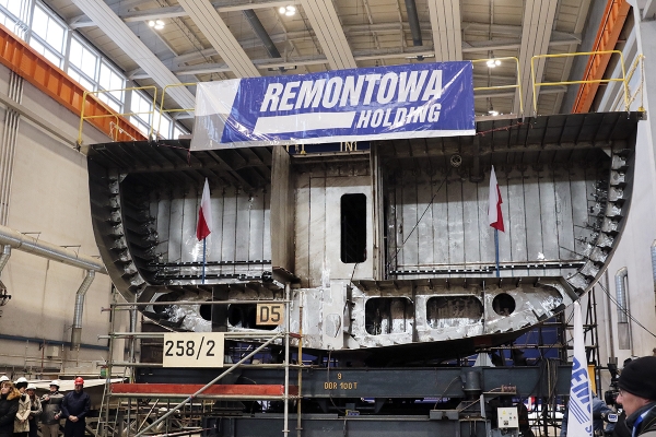 Położenie stępki pod niszczyciel min Kormoran II [ZDJĘCIA]