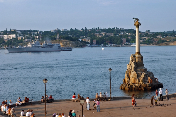 Rosyjski okręt z pociskami Kalibr przybył do bazy w Sewastopolu
