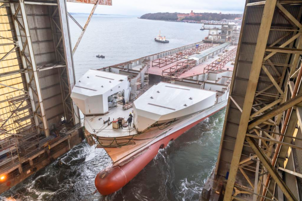 Powstający dla Brittany Ferries prom Honfleur został właśnie zwodowany