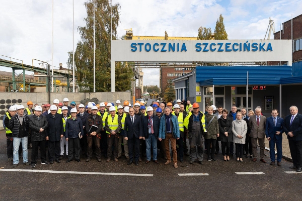 Stoczniowcy świętowali przywrócenie historycznej nazwy