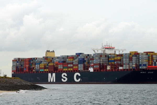 Morze wyrzuciło na brzeg dziesiątki kontenerów