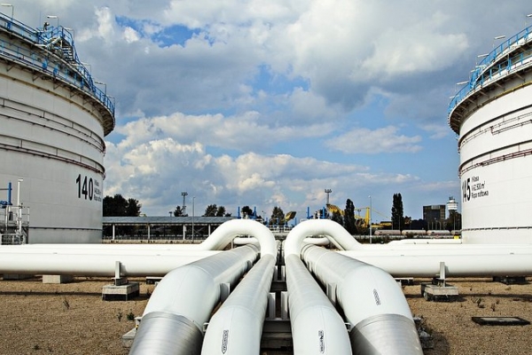 PERN planuje budowę pod dnem Wisły w Płocku rezerwowego rurociągu paliwowego