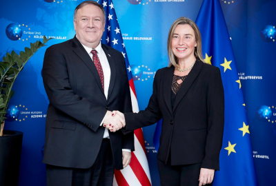 Szefowa dyplomacji UE Federica Mogherini i sekretarz stanu USA Mike Pompeo 