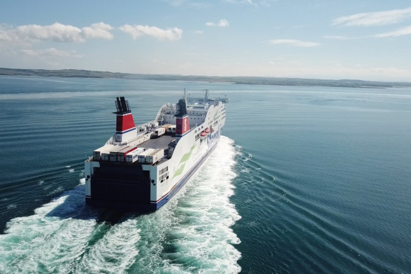 Podwodny okręt atomowy niebezpiecznie zbliżył się do promu Stena Line. Incydent bada sp...
