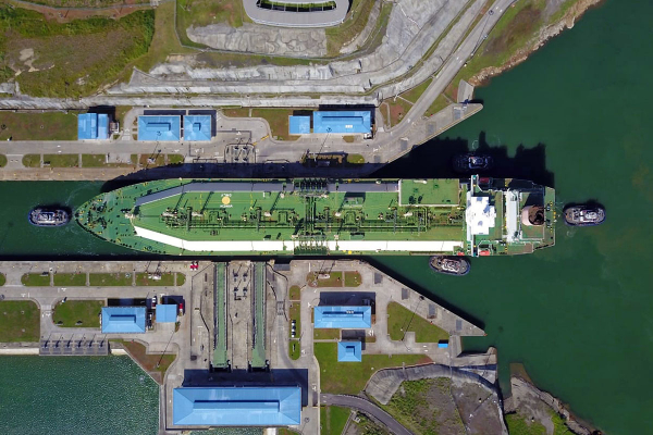 Przez Kanał Panamski przepłynął największy, jak dotąd, gazowiec LNG