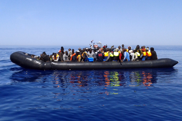 Hiszpania: rekordowa liczba migrantów docierających drogą morską