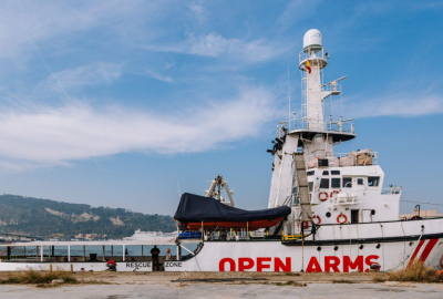 Statek Open Arms otrzymał zgodę na wyjście z portu w Barcelonie