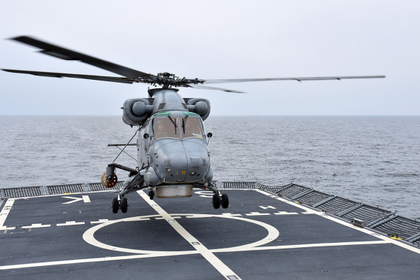 Pierwsze lądowanie śmigłowca na okręcie Ślązak