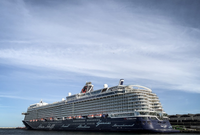 Efektowny Mein Schiff 1 cumował w Gdyni