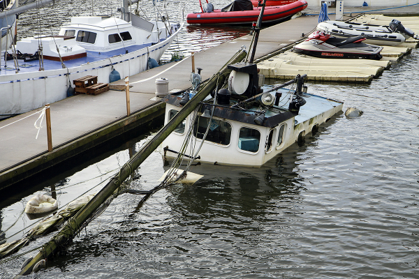 Wrak Incentive przestanie szpecić gdańską marinę