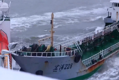 Kolizja patrolowca i statku przemytników na rzece Jangcy [VIDEO]