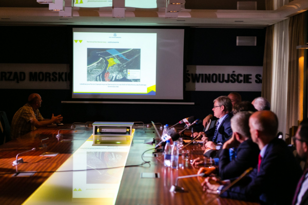 Terminal w Świnoujściu przyjmie kontenerowce o długości do 400 m