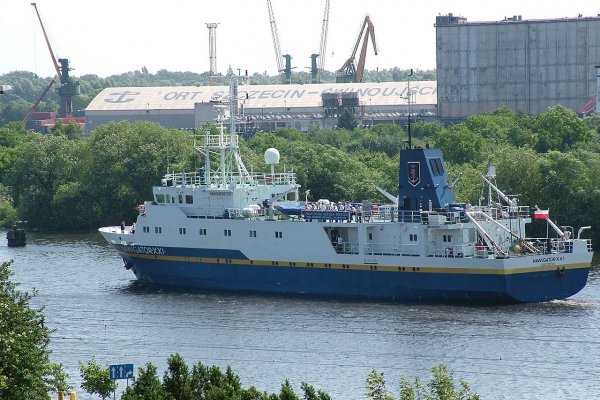 Nawigator XXI uderzył w nabrzeże