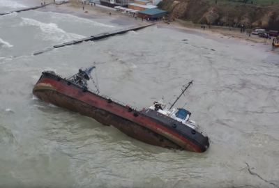 Przewrócony tankowiec na Morzu Czarnym [VIDEO]