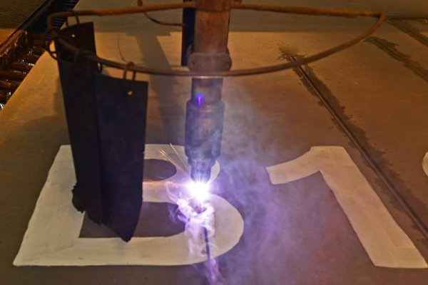 Palenie blach pod budowę lodołamaczy dla Szczecina