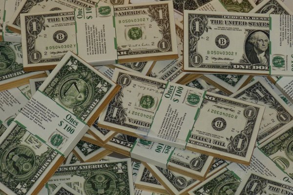 Ropa w USA lekko tanieje - zapasy surowca wzrosły 4 razy mocniej niż oceniano