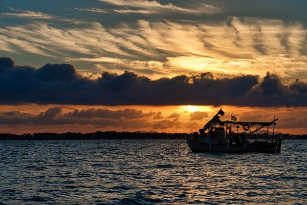 Zakończyła się akcja ratownicza czteroosobowej załogi tonącego kutra
