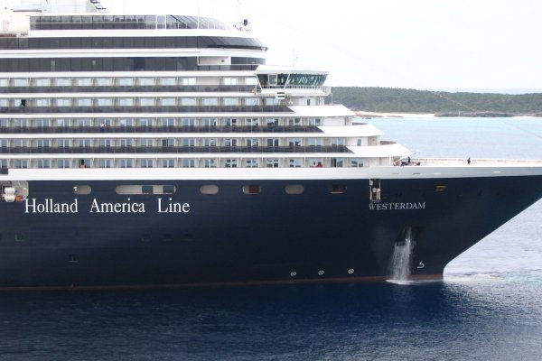 Kambodża zgodziła się na zawinięcie wycieczkowca zawróconego z Japonii