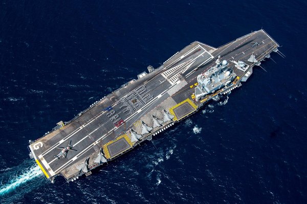 Francja wyśle lotniskowiec Charles de Gaulle do dalszej walki z IS