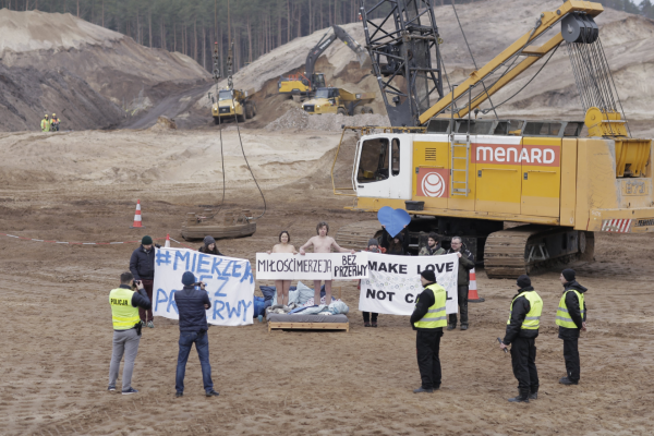 Walentynkowy happening w miejscu przekopu Mierzei Wiślanej