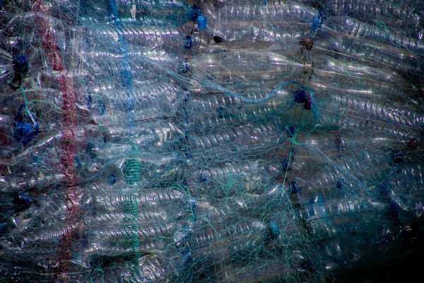 Co minutę do Morza Śródziemnego trafia 30 tys. plastikowych butelek