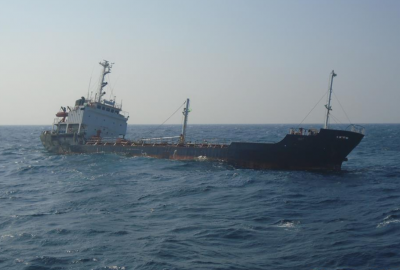 Ewakuowano załogę z tonącego statku na Morzu Arabskim