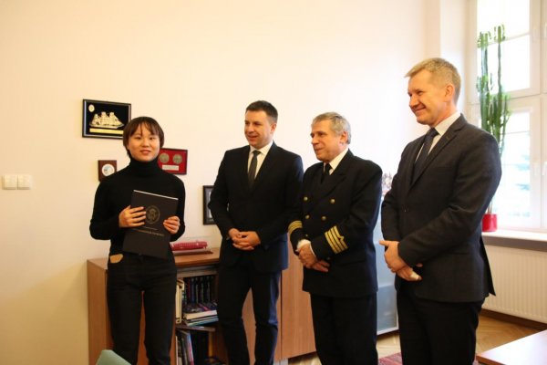 Studentki z Shanghai Maritime University w UMG