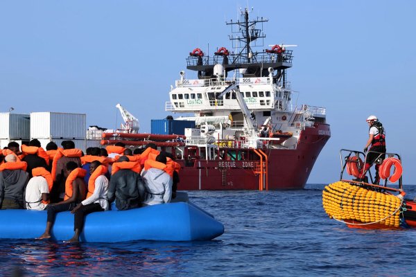 Na Morzu Śródziemnym statek NGO uratował ponad 220 migrantów