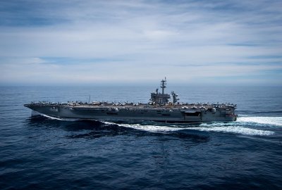 Marynarz z lotniskowca USS Theodore Roosevelt zmarł na Covid-19