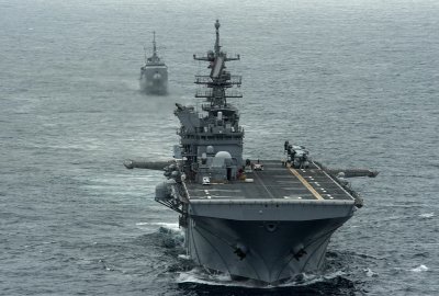 Na zdjęciu, na pierwszym planie USS America (Fot.: Wikimedia Commons) Okręty USA na Morzu Południowochińskim w nowej odsłonie sporu z Chinami