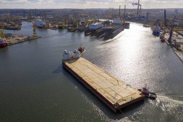 Boabarge 34 wpłynęła na przebudowę do Gdańskiej Stoczni Remontowa [VIDEO, FOTO] 